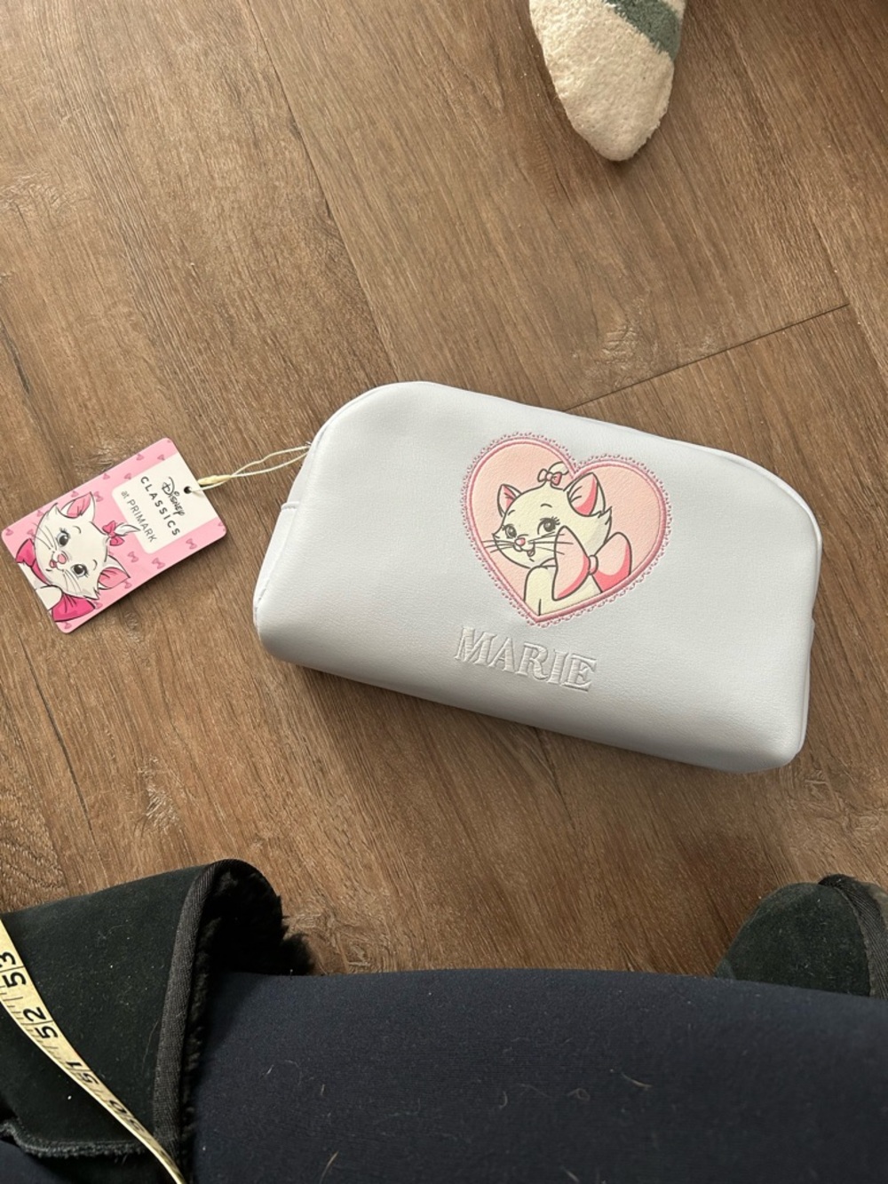 Disney Marie NWT Cosmetic Pouch in Light Gray with Pink Heart